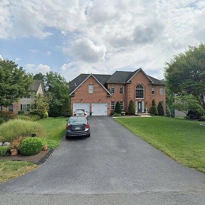 2505 Castlegreen Dr, Greencastle, PA 17225