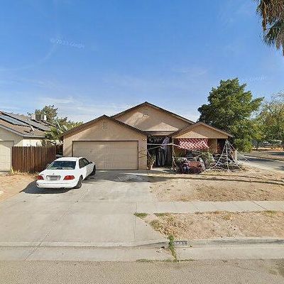 2561 S Vagedes Ave, Fresno, CA 93706