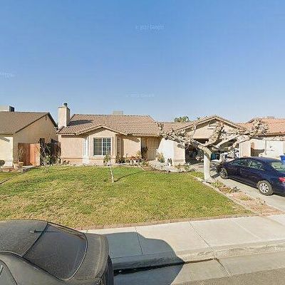 323 Calle De La Vina, Delano, CA 93215