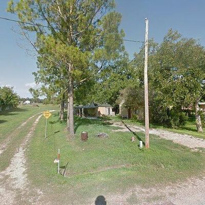 301 S Victoria St, Louise, TX 77455