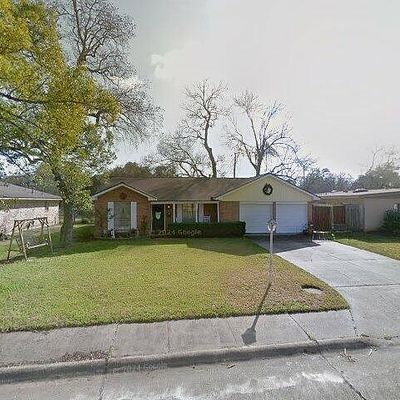 304 Pine St, Lake Jackson, TX 77566