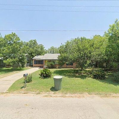 304 W Sabinal St, Uvalde, TX 78801