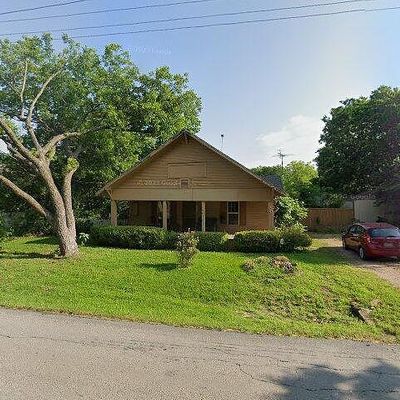 308 E Saunders St, Trenton, TX 75490