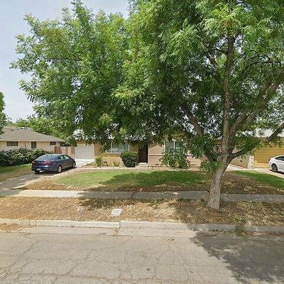 3887 N Hacienda Dr, Fresno, CA 93705