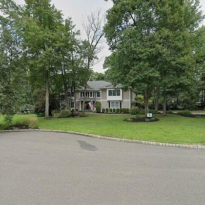 4 Hampton Ct, Caldwell, NJ 07006