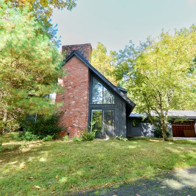 4 Moss Ln, Wolcott, CT 06716