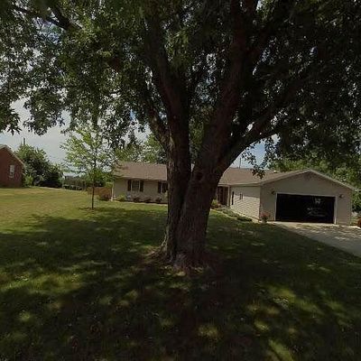 411 S Seymour St, Oakwood, IL 61858