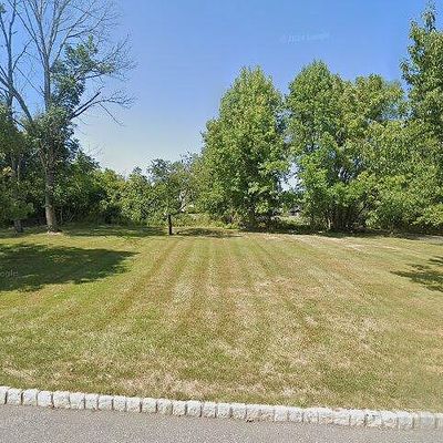 37 Milestone Dr, Ringoes, NJ 08551