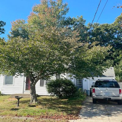 46 Roslyn Ave, Cranston, RI 02910