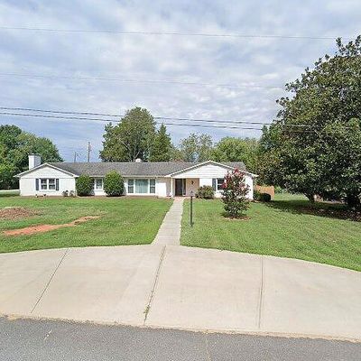 4700 Duffer Ln, Pfafftown, NC 27040