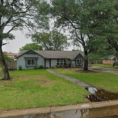 5008 Inverness Dr, Baytown, TX 77521