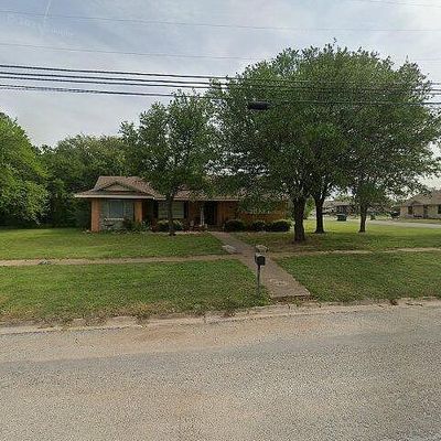 501 Walnut St, Bowie, TX 76230