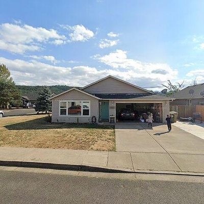 4435 Live Oak St, Sweet Home, OR 97386