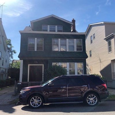 564 S Clinton St, East Orange, NJ 07018