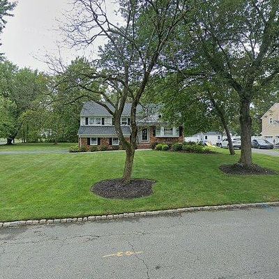 6 Pitcairn Dr, Roseland, NJ 07068