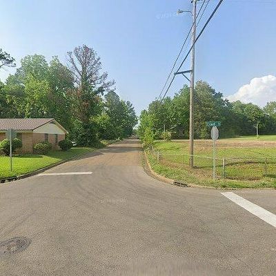 52 Crowell St, West Point, MS 39773