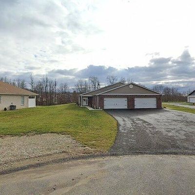 662 Woodhawk Ln, Butler, PA 16001