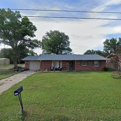 714 Parkway Dr, Blackwell, OK 74631