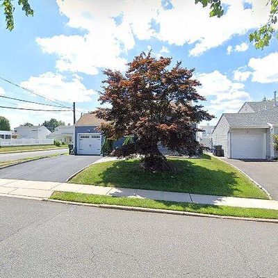 61 Cleveland Ave, Colonia, NJ 07067