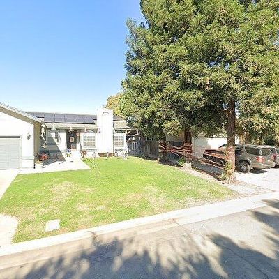 6226 E Peruna Way, Fresno, CA 93727