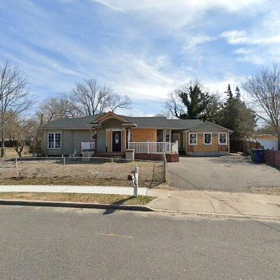 8 Green Ridge Dr, Toms River, NJ 08757