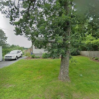 80 Lingan St, Halifax, MA 02338