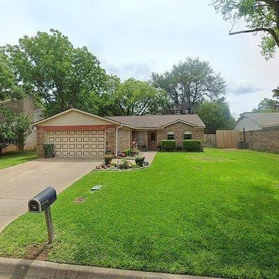 801 Matthews Ct, Arlington, TX 76012