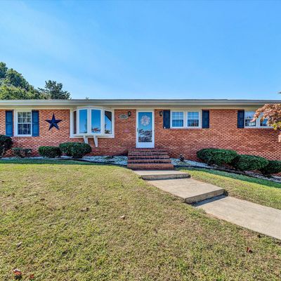 8127 Hunters Trl, Roanoke, VA 24019