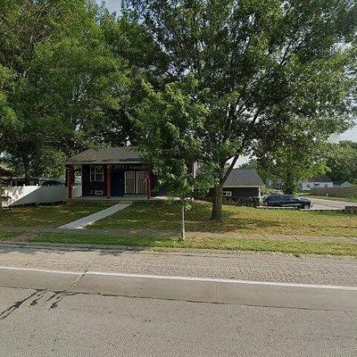 823 E Market St, Red Bud, IL 62278