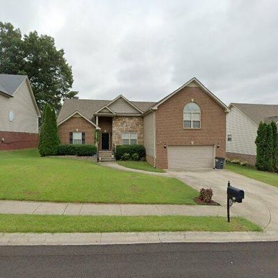 749 W Accipiter Cir, Clarksville, TN 37043