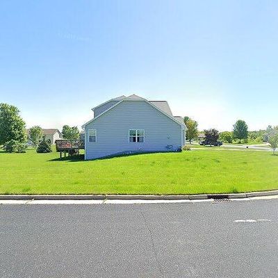 N8066 Woody Ln, Ixonia, WI 53036