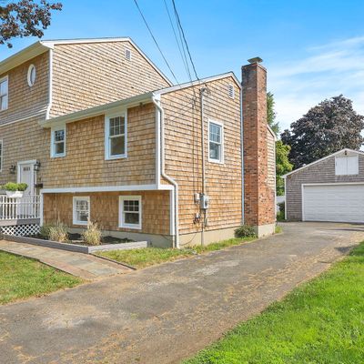 9 Clinton St, Fairfield, CT 06824