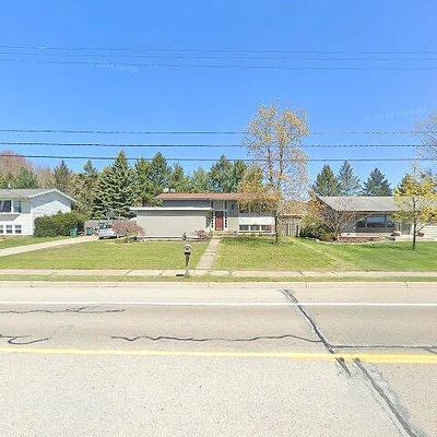 900 Seminole Rd, Norton Shores, MI 49441