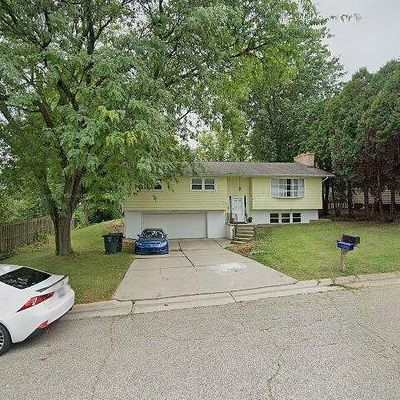 909 Keenan Ln, Stoughton, WI 53589