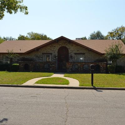 104 Kingswood Dr, Greenville, TX 75402