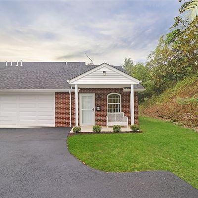 106 Aiden Ln, New Kensington, PA 15068