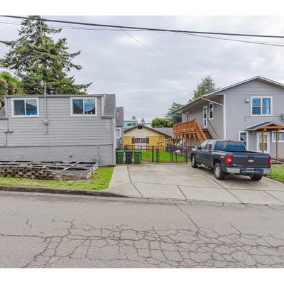 1063 Connecticut Ave, North Bend, OR 97459