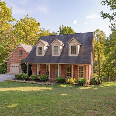 107 Knollwood Dr, Hurt, VA 24563