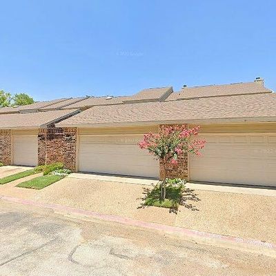 107 Oakbrook Dr, Lewisville, TX 75057