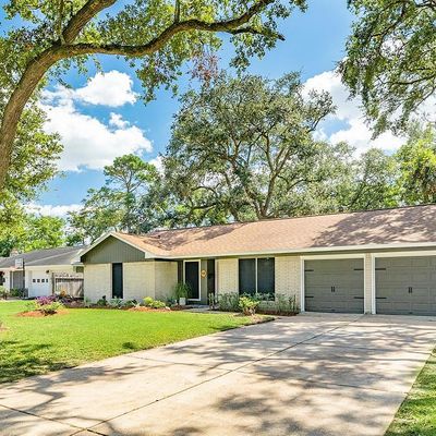 108 Sage St, Lake Jackson, TX 77566