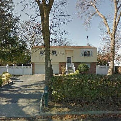 109 Margaretta Ave, Massapequa, NY 11758