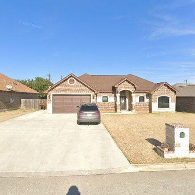 109 N 1 St St, Floresville, TX 78114