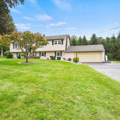 11 Juniper Dr, North Haven, CT 06473