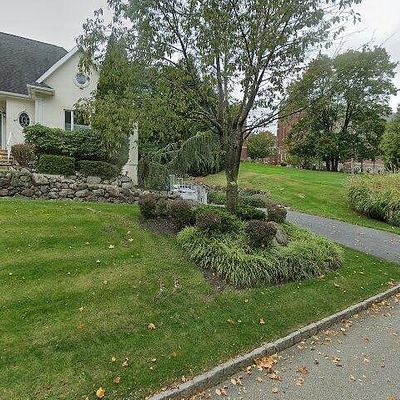 1103 Rio Vista Dr, Mahwah, NJ 07430