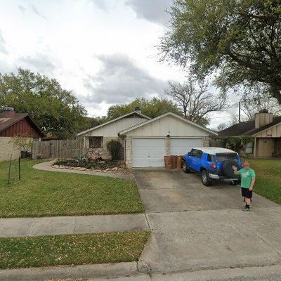 111 Kensington Dr, Victoria, TX 77901