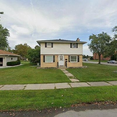 W169 N8410 Sheridan Dr, Menomonee Falls, WI 53051