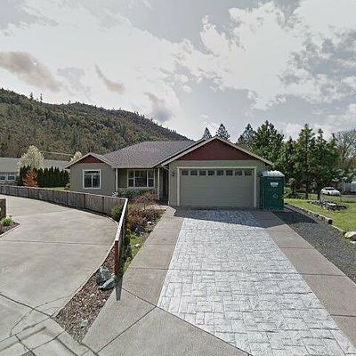 10 Penny Ct, Shady Cove, OR 97539