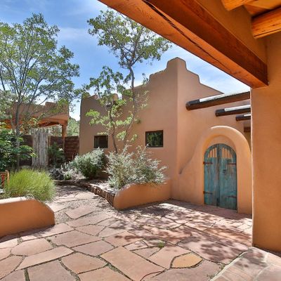 1014 Camino Del Monte, Taos, NM 87571