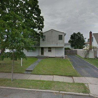 12 Terrell Ln, Hicksville, NY 11801