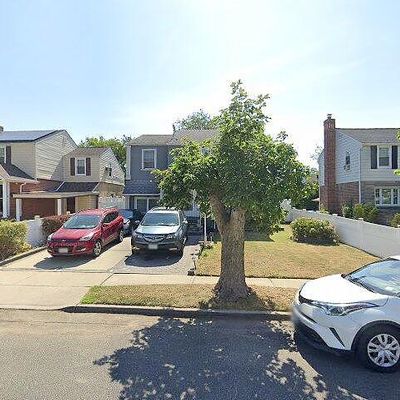 125 Queens Ave, Elmont, NY 11003